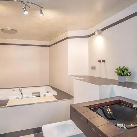 Jazz Close To Golden Mile Вилла *