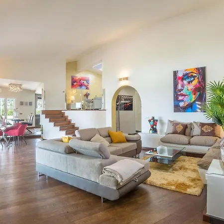 Villa Jazz Close To Golden Mile *