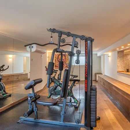 Jazz Close To Golden Mile Villa *