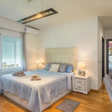 Jazz Close To Golden Mile Villa *